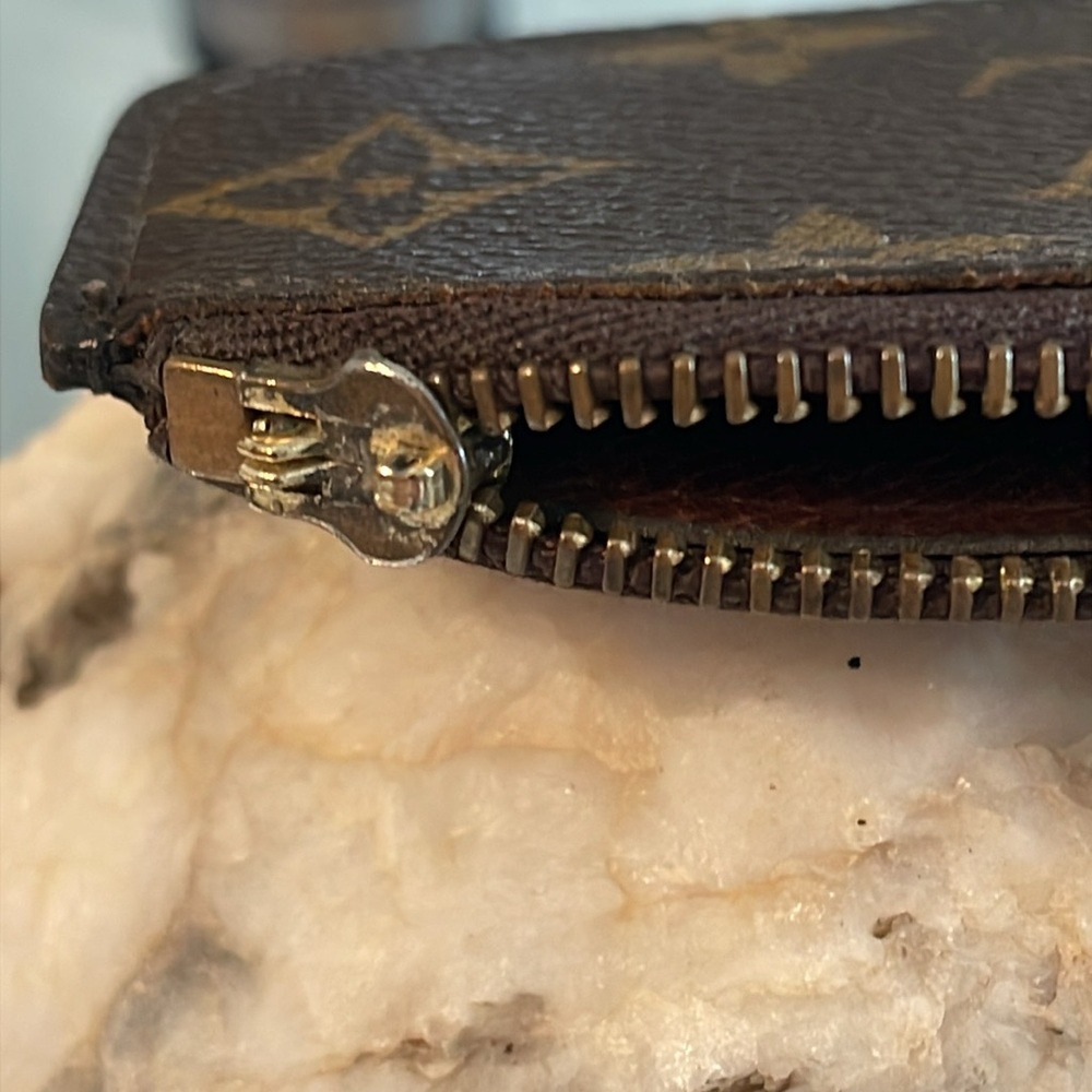 Louis Vuitton Monogram Key Pouch - Picture 2 of 16